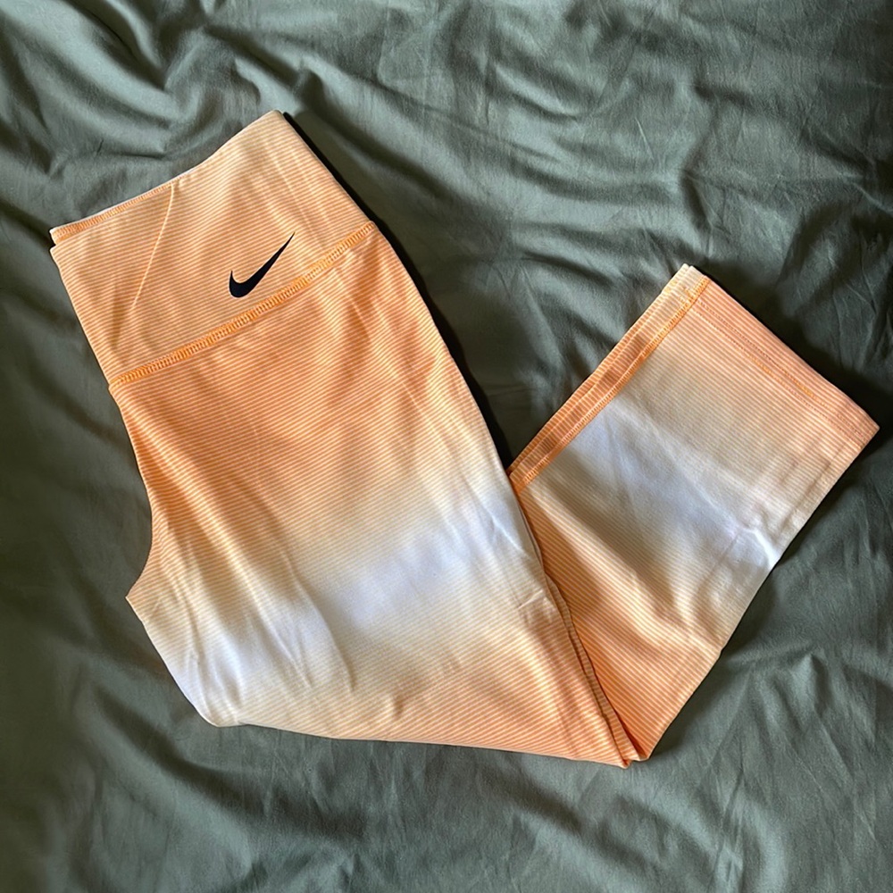 Nike capri leggings. Size M.